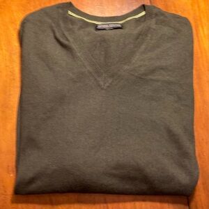 Banana Republic men’s v neck silk cashmere sweater chocolate brown with gray